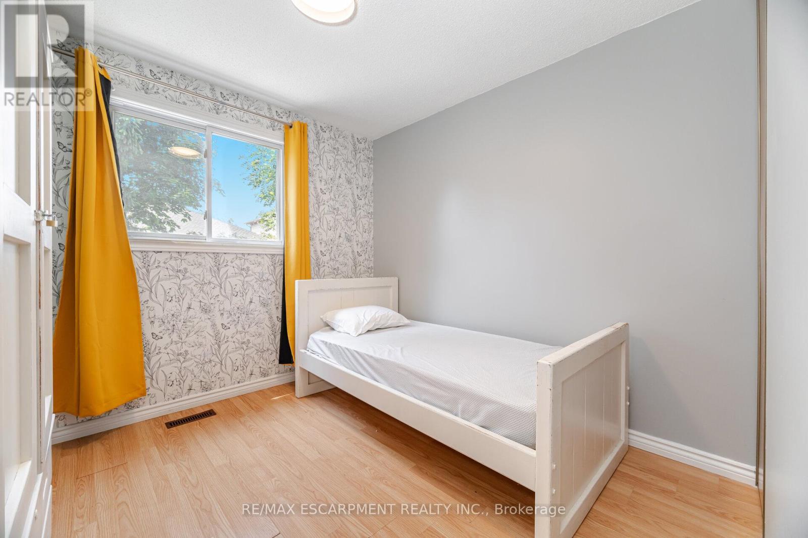 178 Athenia Drive, Hamilton, ON - Indoor Photo Showing Bedroom