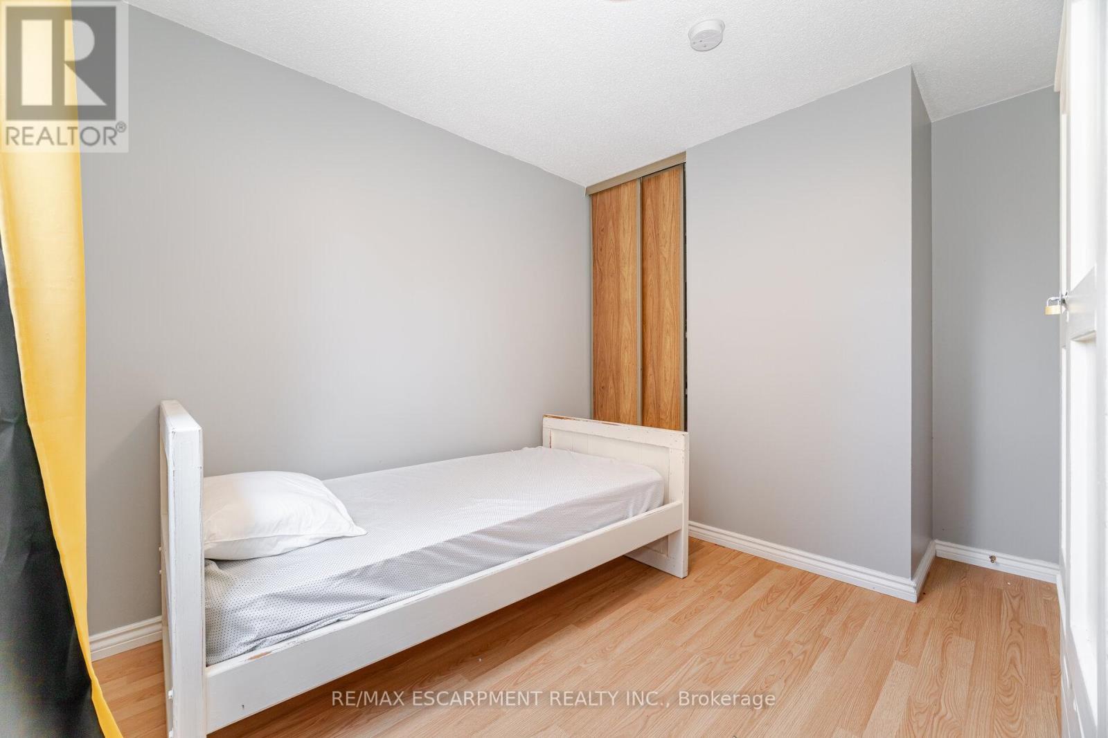 178 Athenia Drive, Hamilton, ON - Indoor Photo Showing Bedroom