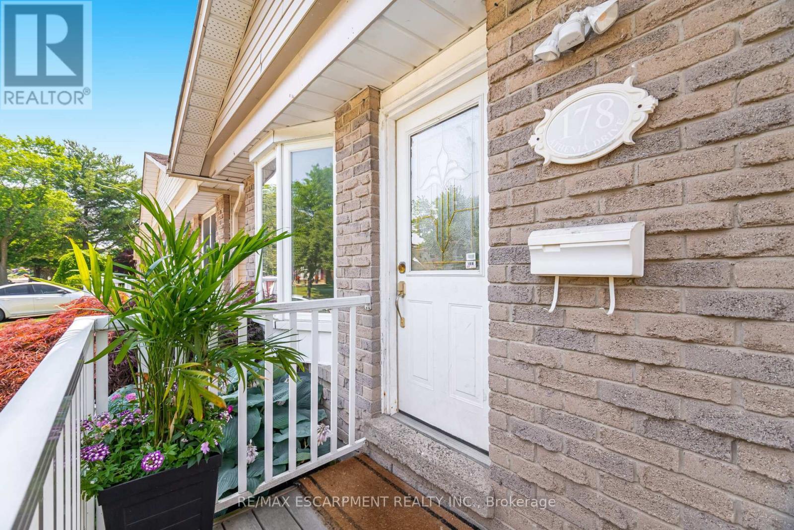 178 Athenia Drive, Hamilton, ON - Outdoor