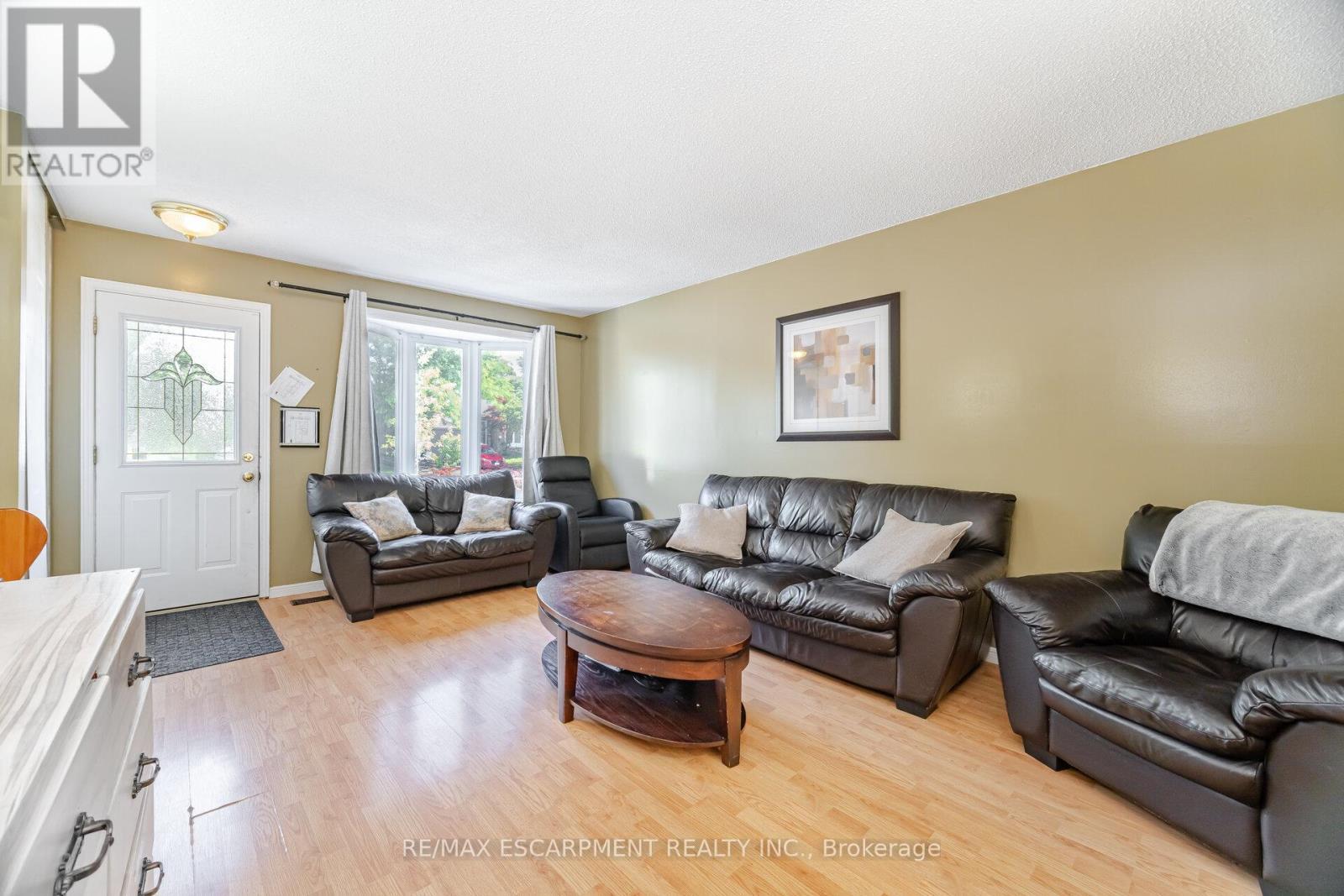 178 Athenia Drive, Hamilton, ON - Indoor Photo Showing Living Room