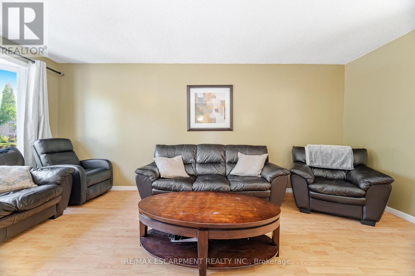 178 Athenia Drive, Hamilton, ON - Indoor Photo Showing Living Room