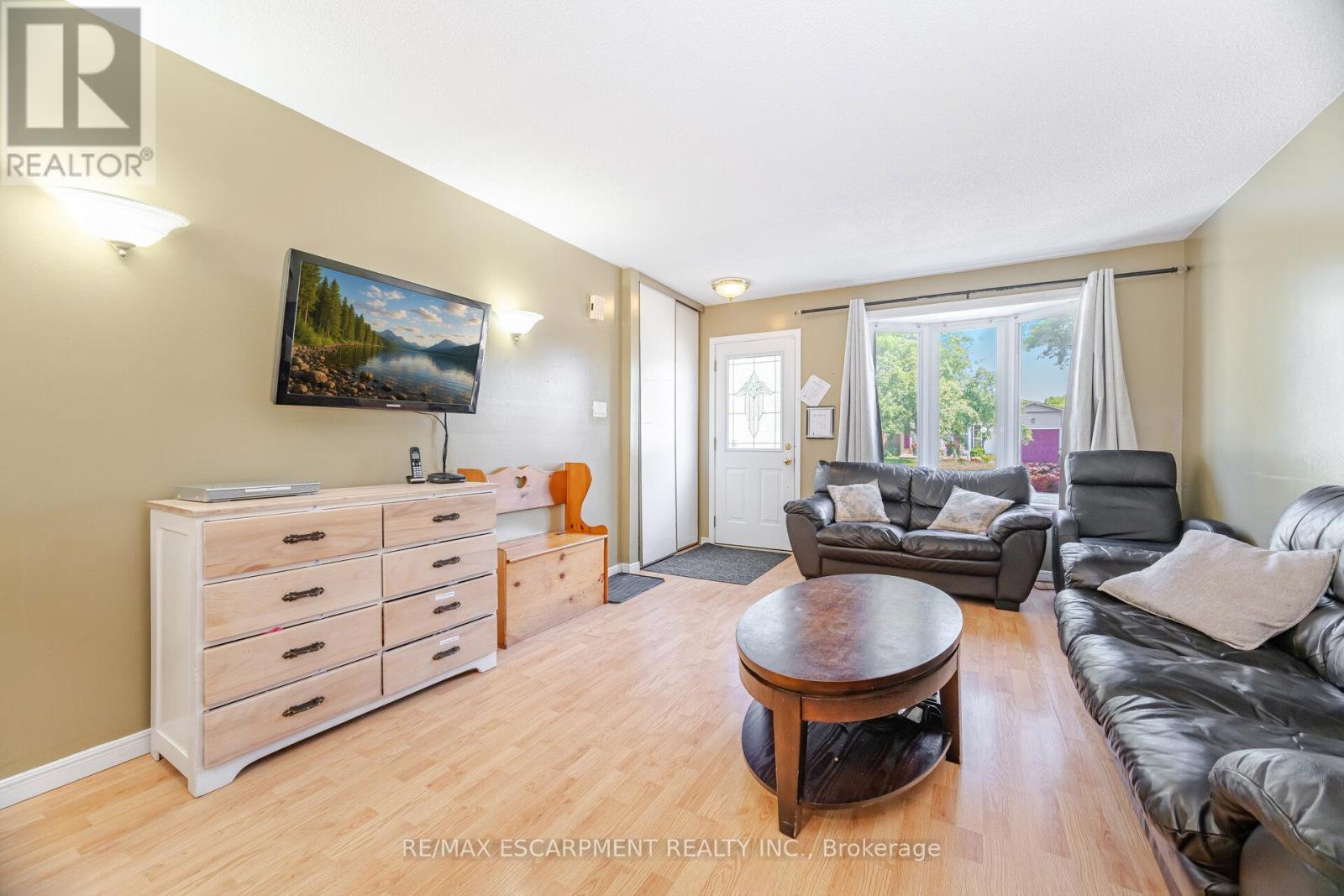178 Athenia Drive, Hamilton, ON - Indoor Photo Showing Living Room
