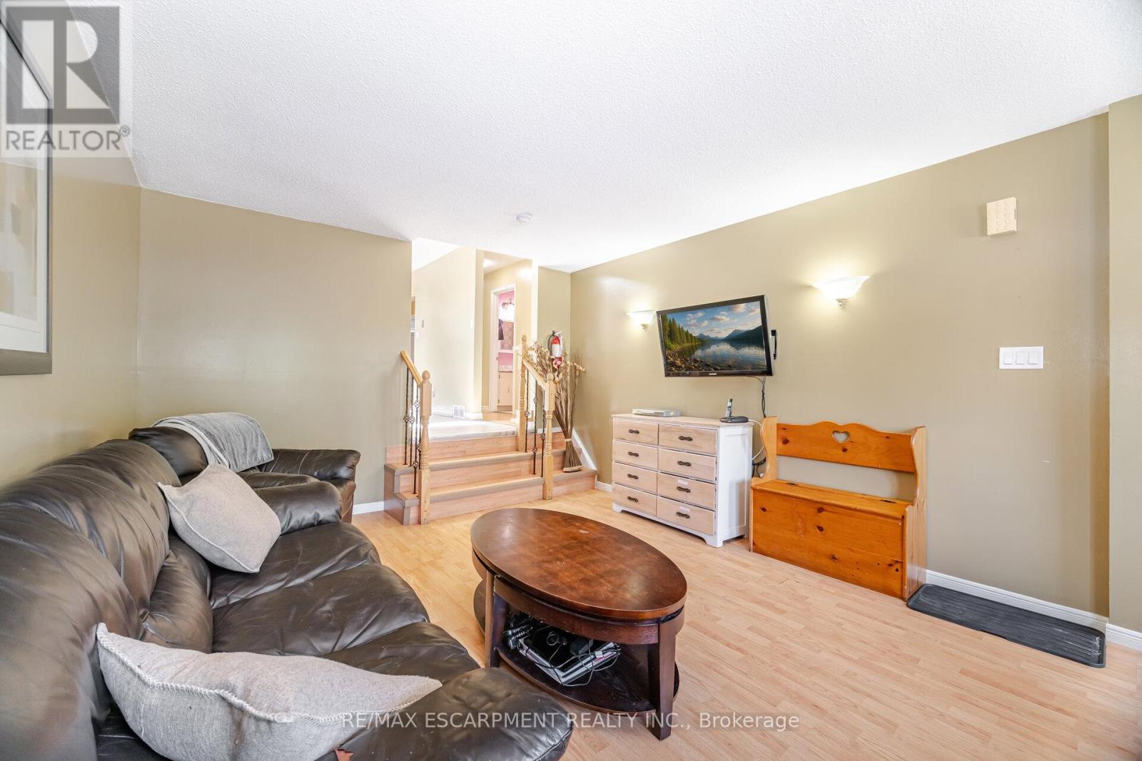 178 Athenia Drive, Hamilton, ON - Indoor Photo Showing Living Room