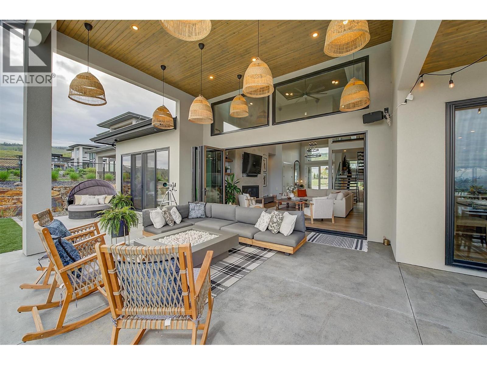 1612 Vincent Place, Kelowna, BC - Outdoor With Exterior