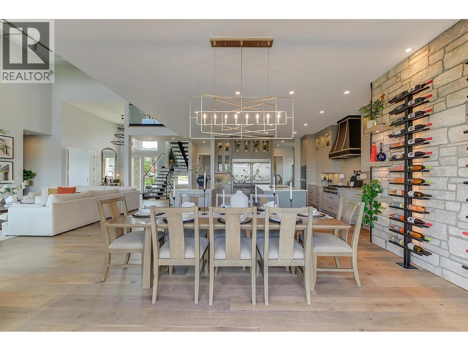 1612 Vincent Place, Kelowna, BC - Indoor Photo Showing Dining Room