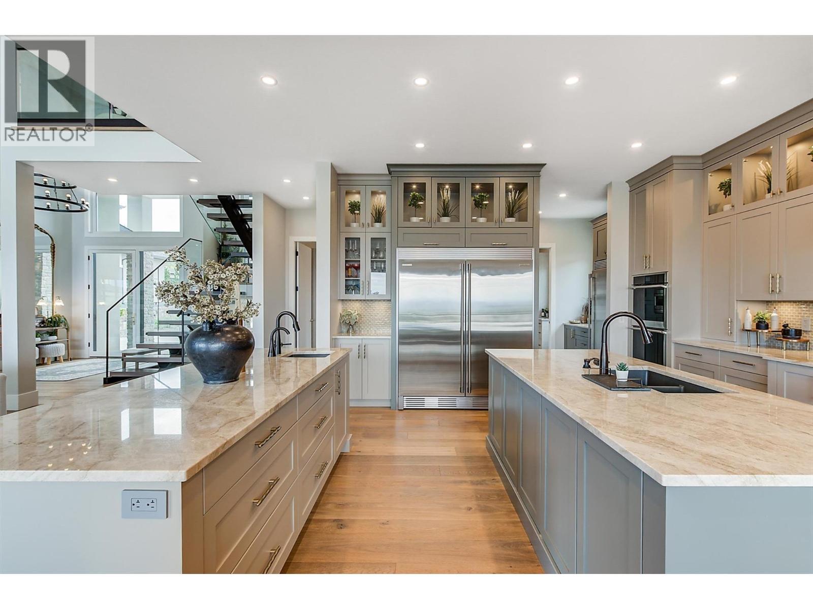 1612 Vincent Place, Kelowna, BC - Indoor Photo Showing Kitchen With Upgraded Kitchen