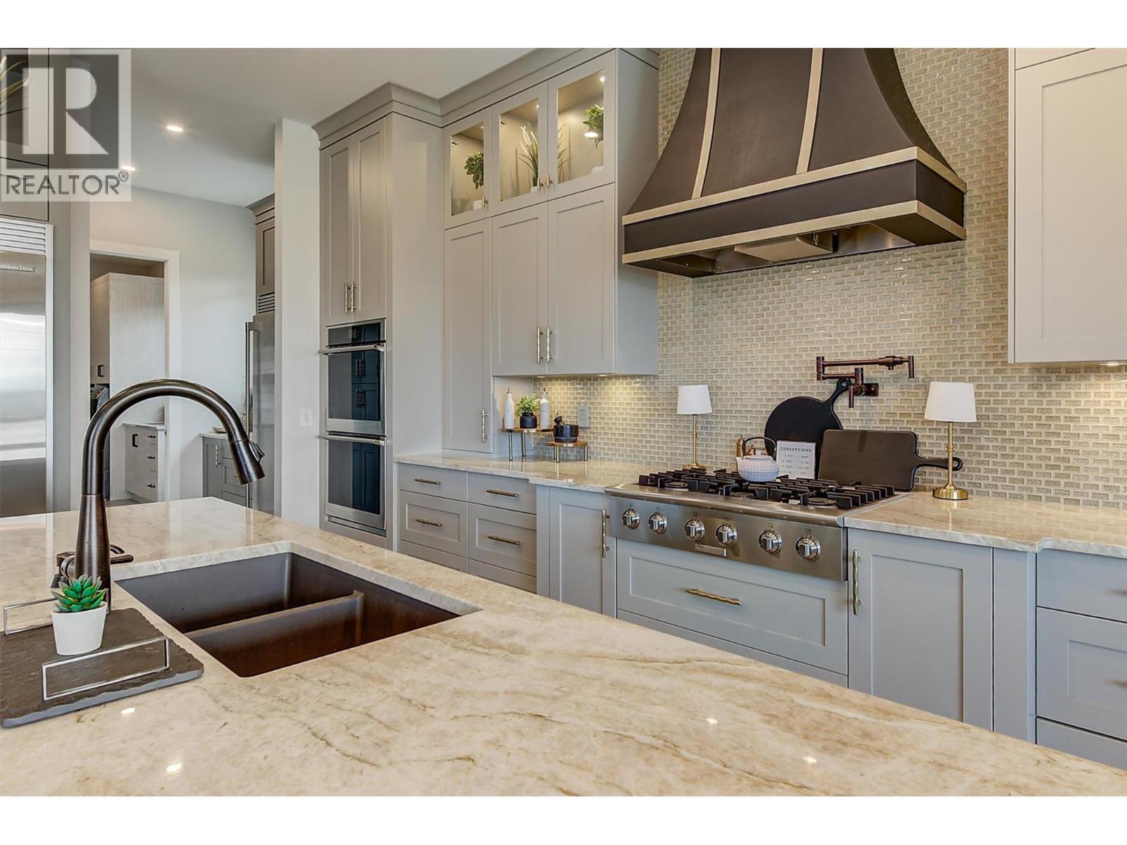 1612 Vincent Place, Kelowna, BC - Indoor Photo Showing Kitchen With Double Sink With Upgraded Kitchen