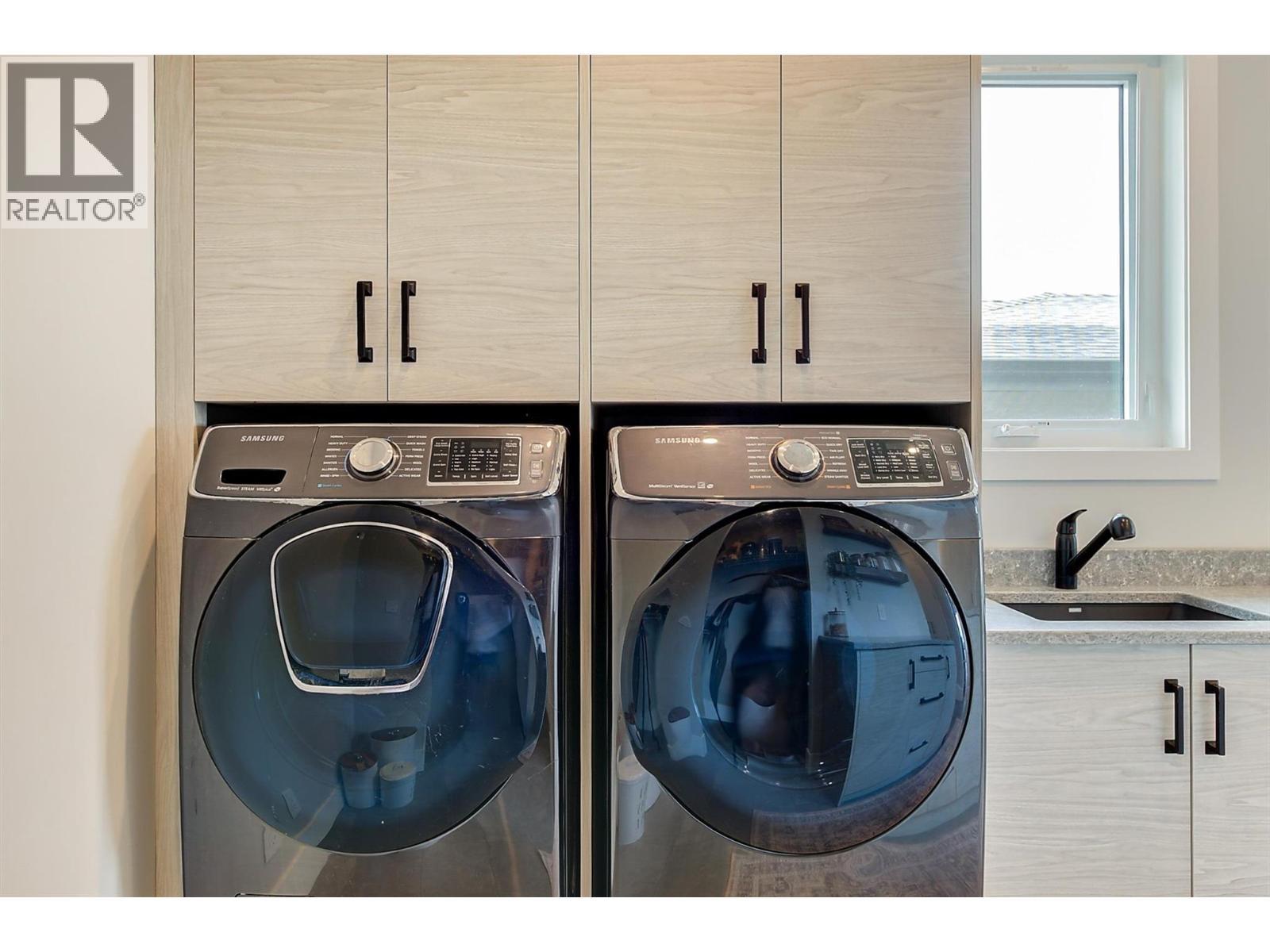 1612 Vincent Place, Kelowna, BC - Indoor Photo Showing Laundry Room