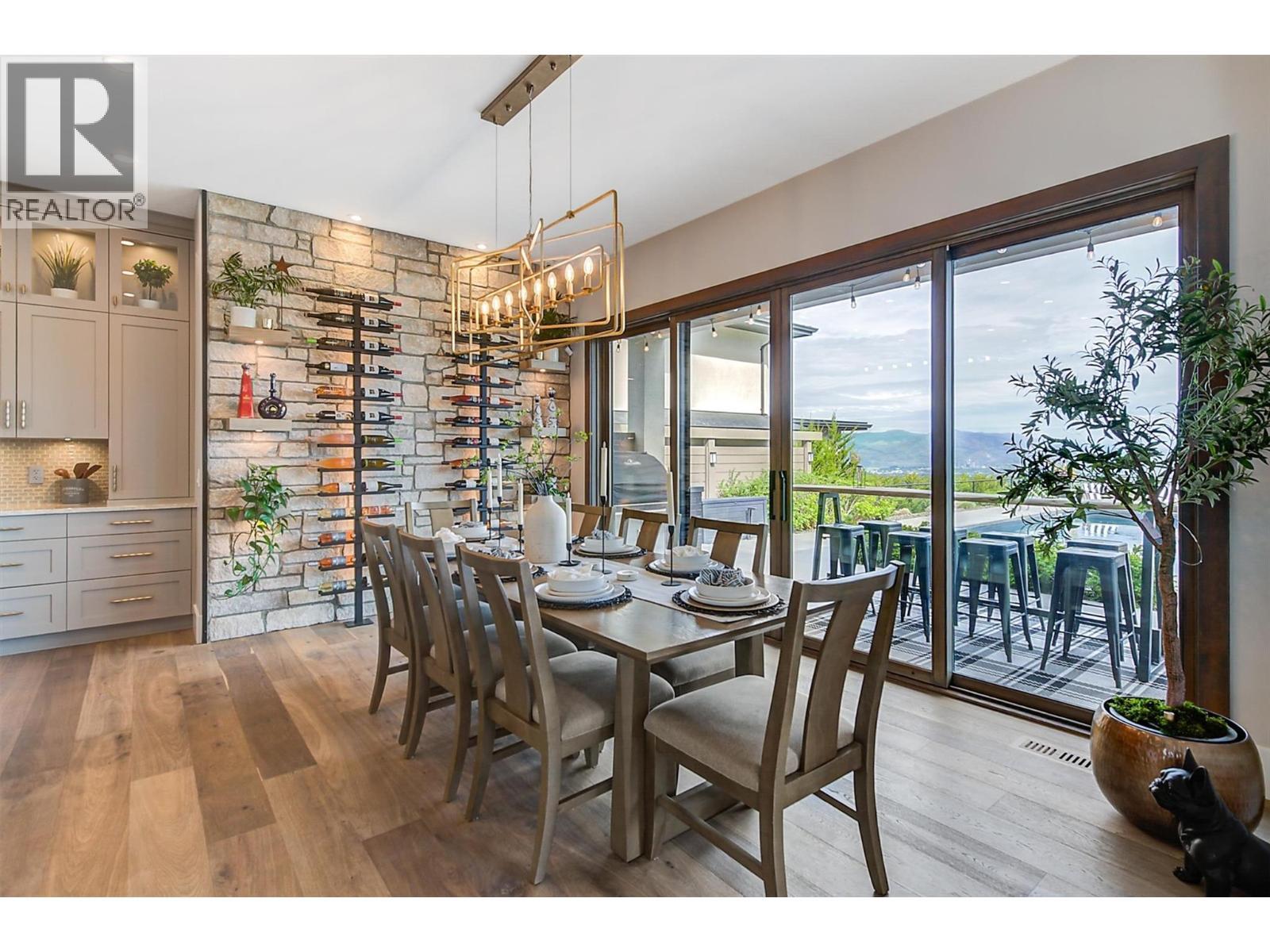 1612 Vincent Place, Kelowna, BC - Indoor Photo Showing Dining Room