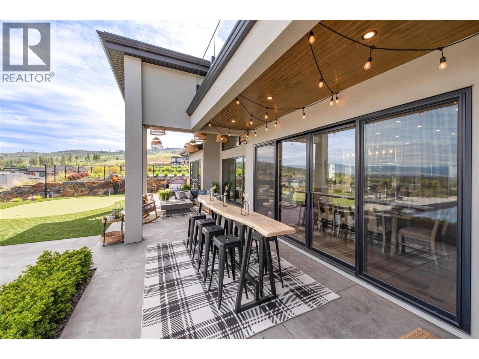 1612 Vincent Place, Kelowna, BC - Outdoor With Exterior