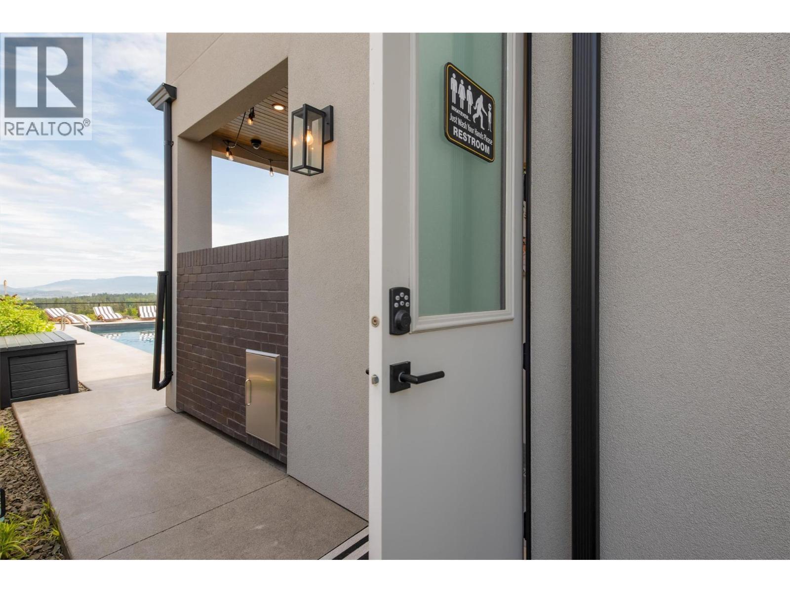 1612 Vincent Place, Kelowna, BC - With Exterior