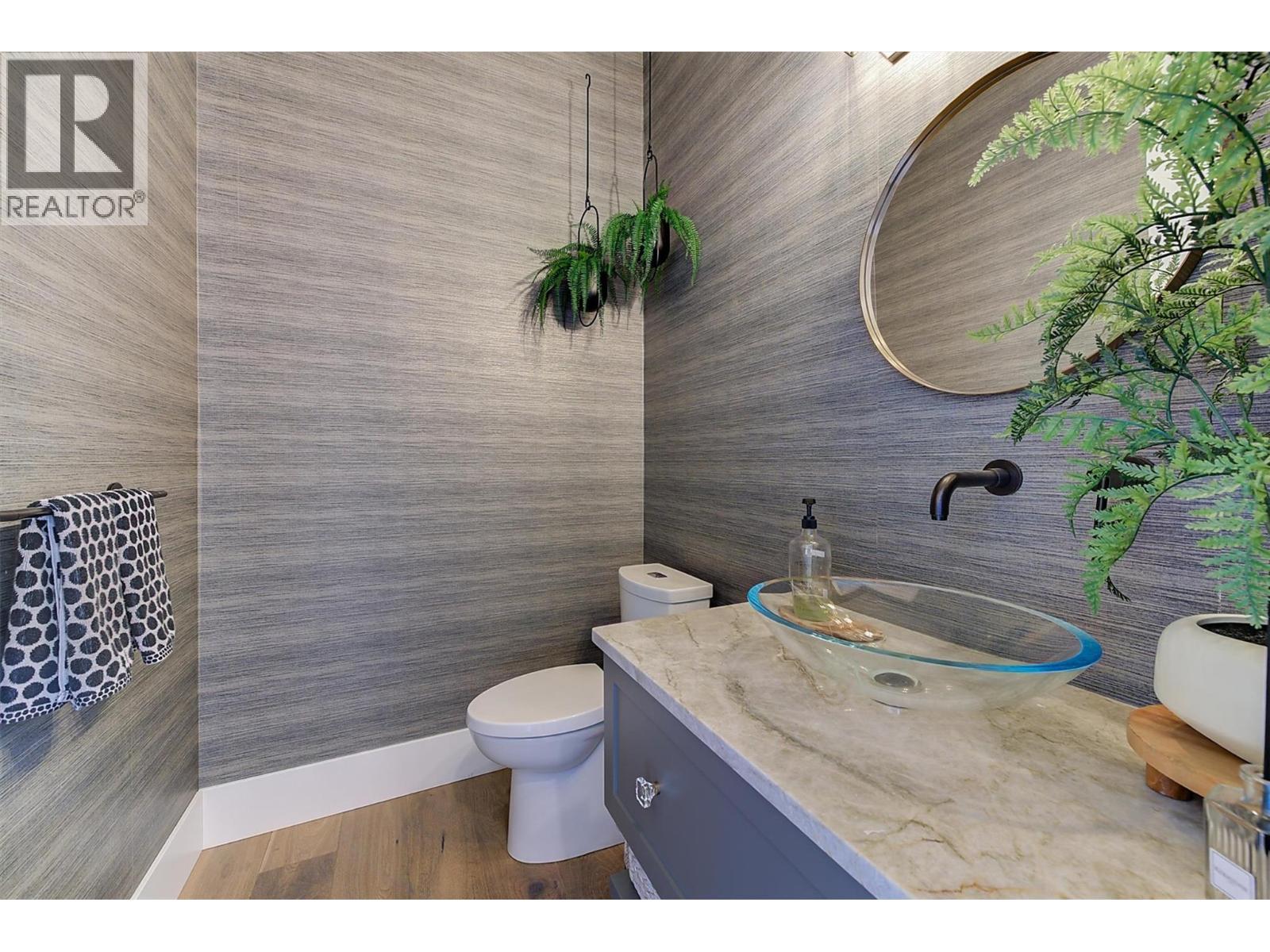 1612 Vincent Place, Kelowna, BC - Indoor Photo Showing Bathroom