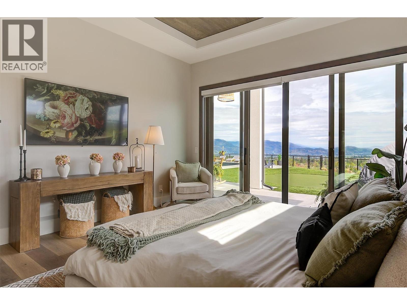 1612 Vincent Place, Kelowna, BC - Indoor Photo Showing Bedroom