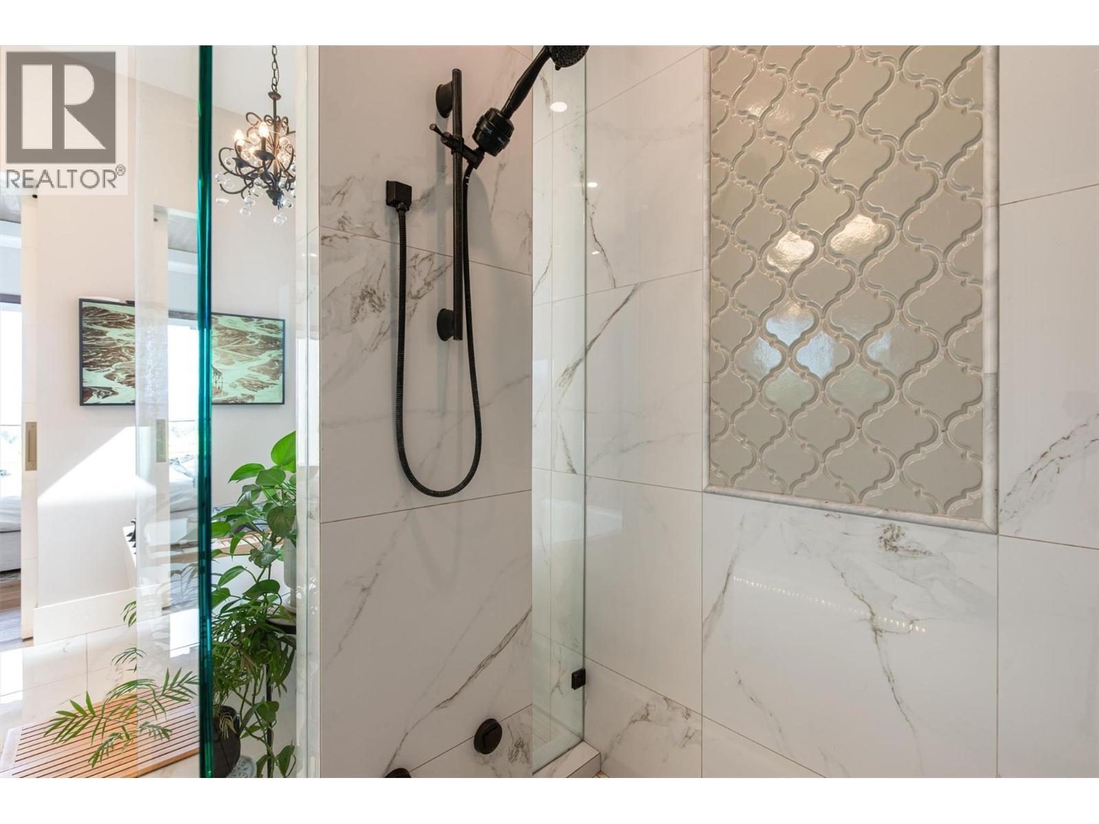 1612 Vincent Place, Kelowna, BC - Indoor Photo Showing Bathroom