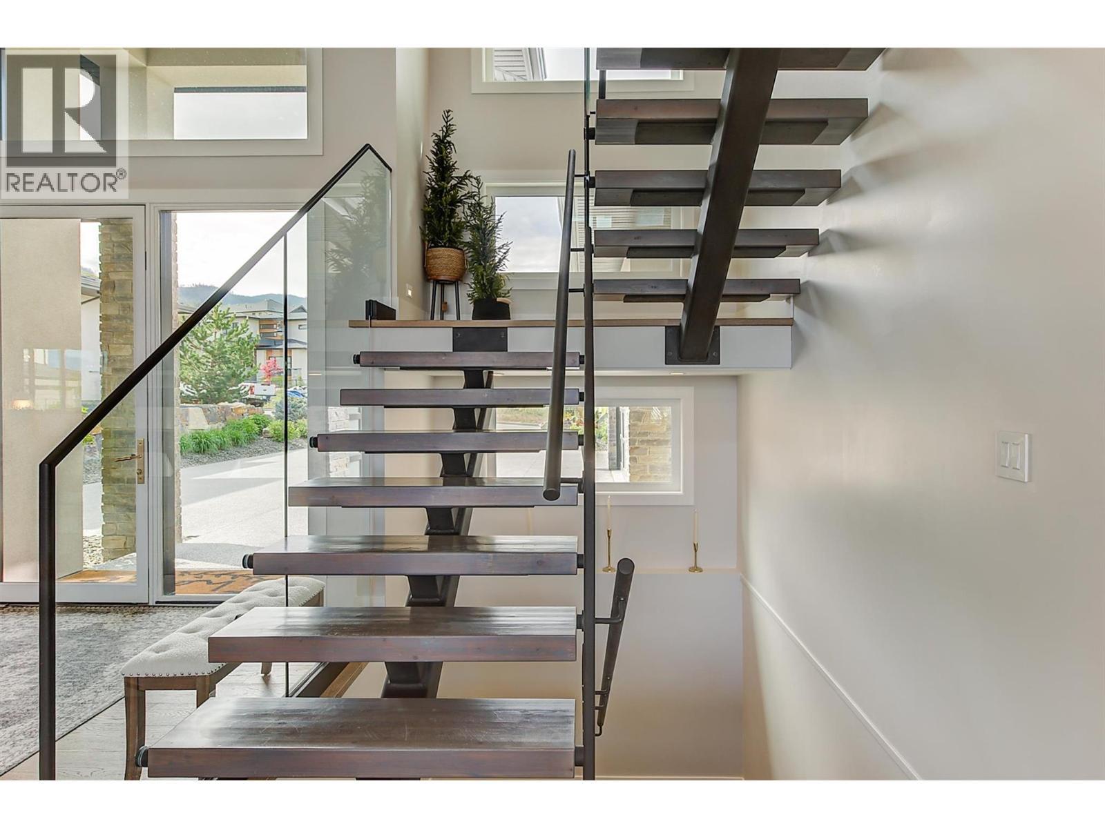 1612 Vincent Place, Kelowna, BC - Indoor Photo Showing Other Room