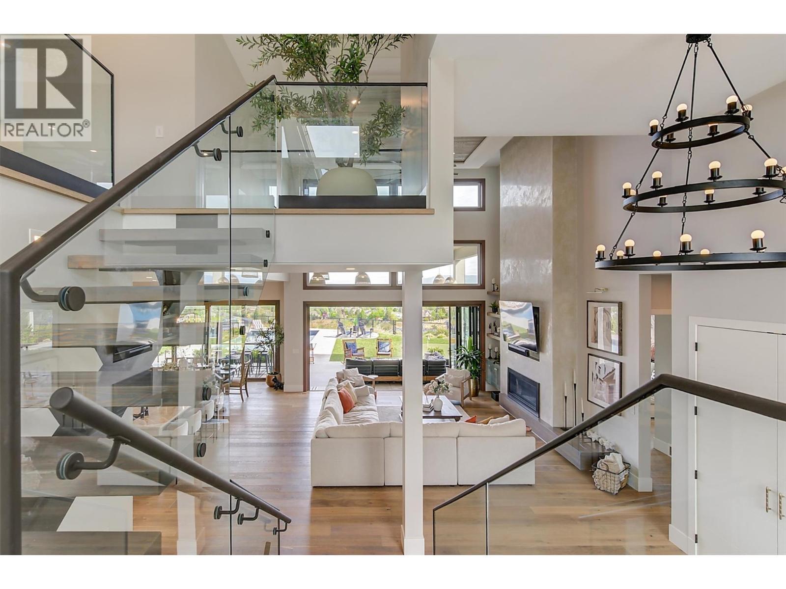 1612 Vincent Place, Kelowna, BC - Indoor Photo Showing Other Room