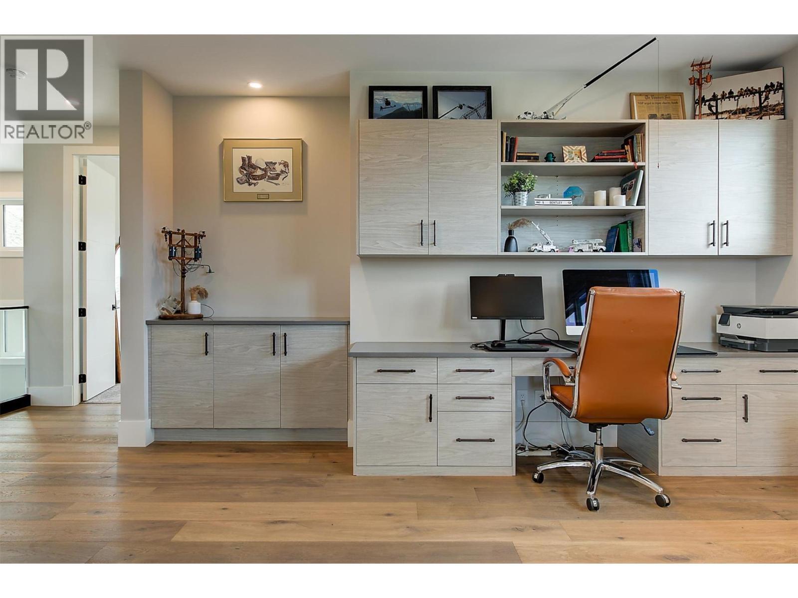 1612 Vincent Place, Kelowna, BC - Indoor Photo Showing Office