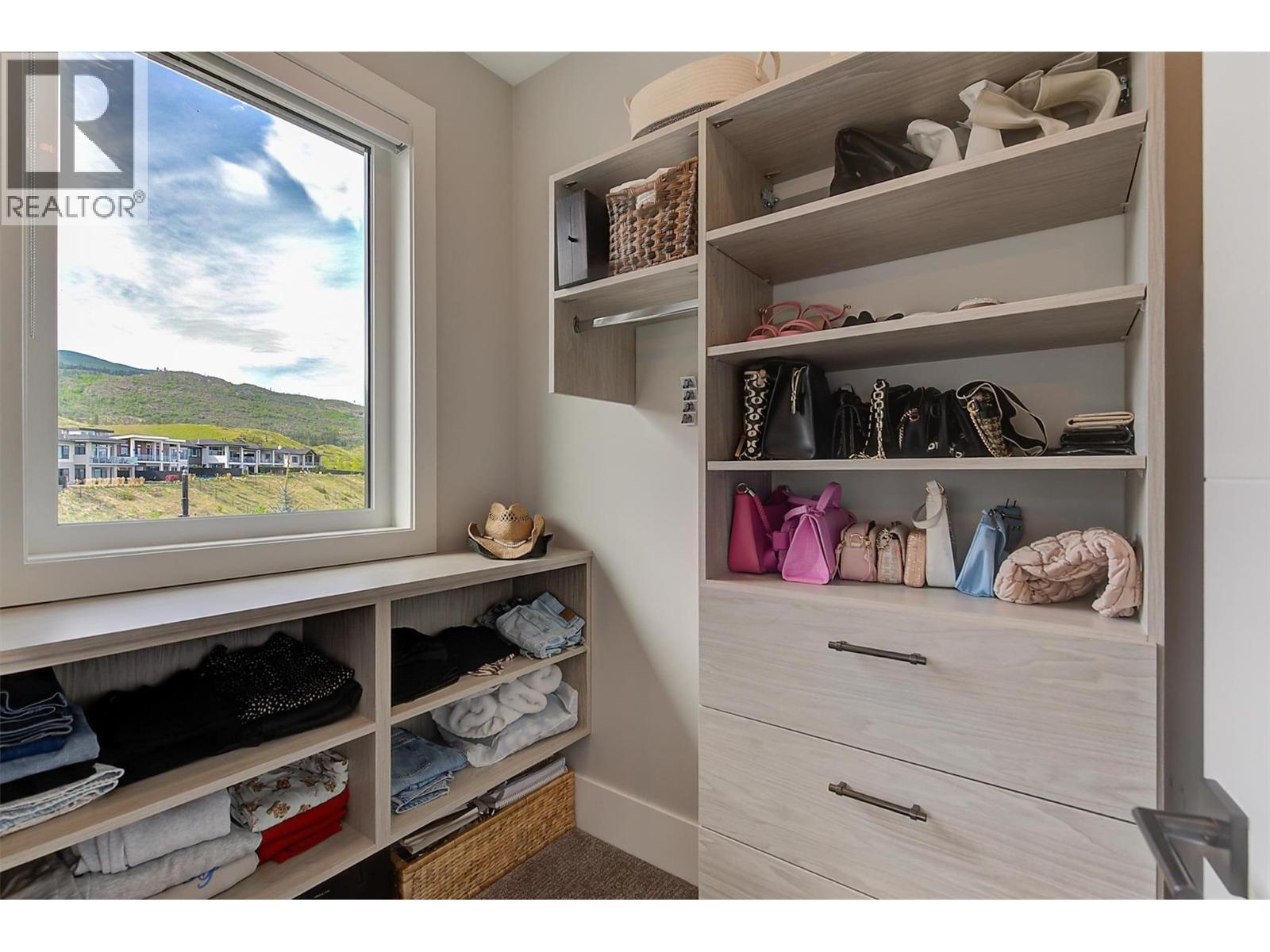 1612 Vincent Place, Kelowna, BC - Indoor Photo Showing Other Room