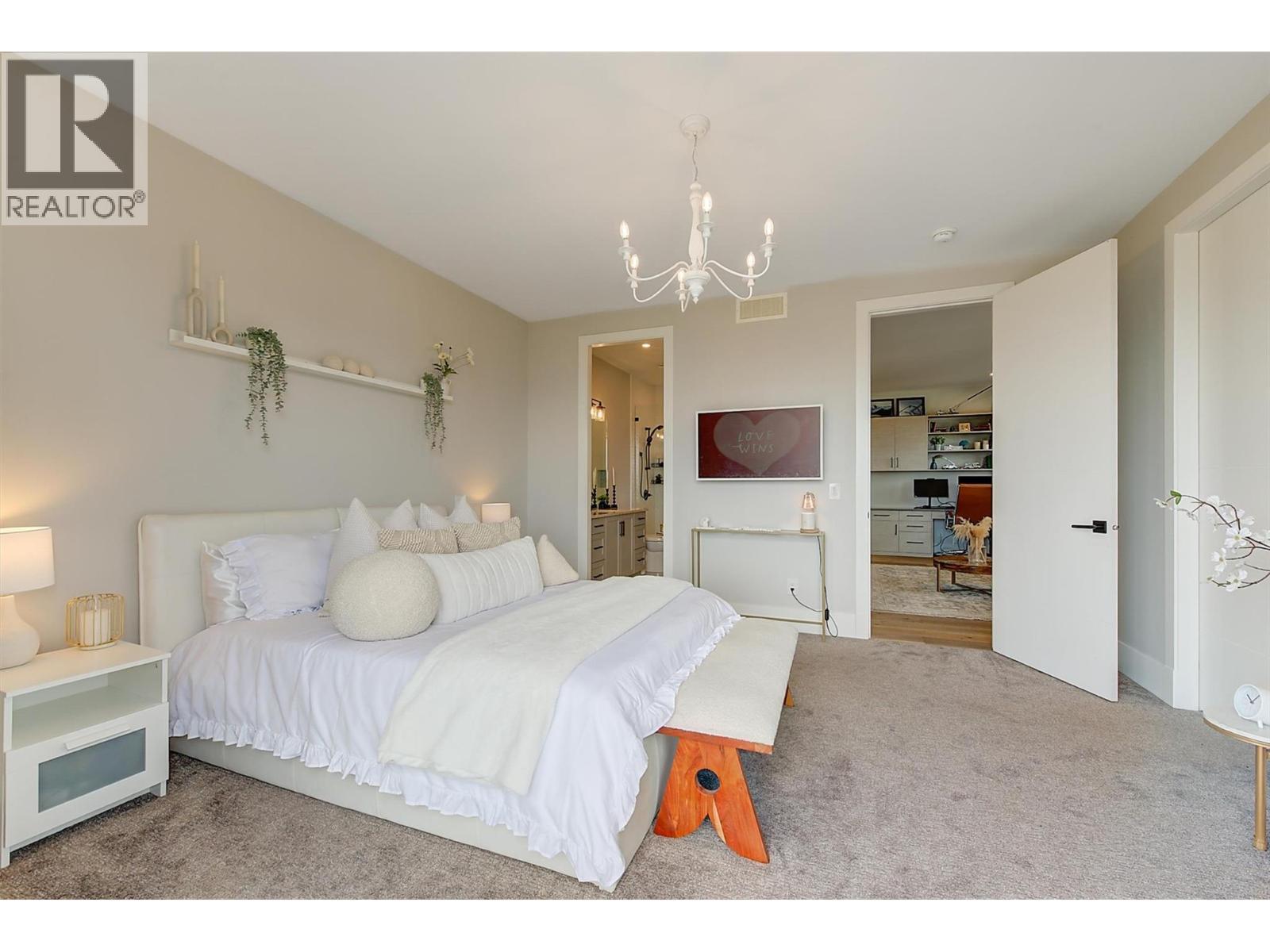 1612 Vincent Place, Kelowna, BC - Indoor Photo Showing Bedroom
