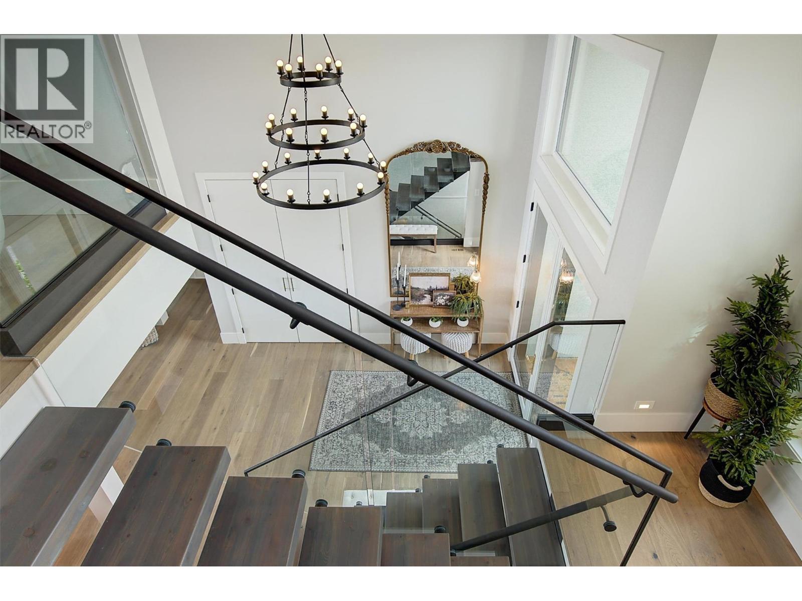 1612 Vincent Place, Kelowna, BC - Indoor Photo Showing Other Room