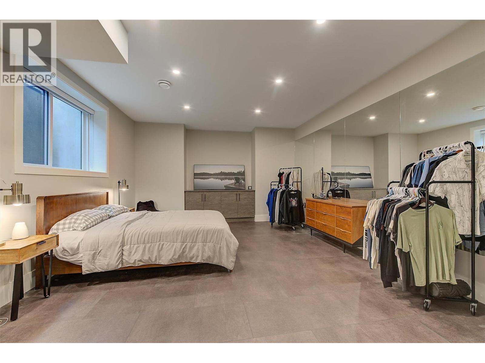 1612 Vincent Place, Kelowna, BC - Indoor Photo Showing Bedroom
