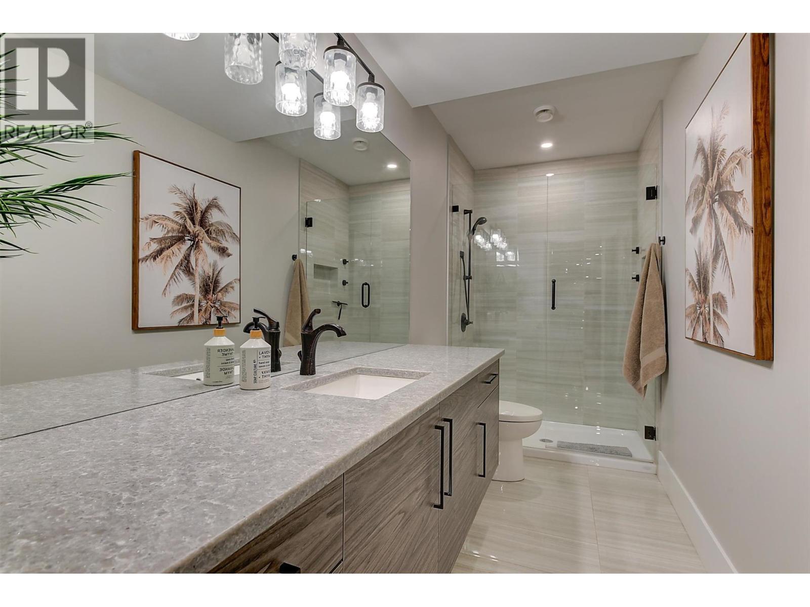 1612 Vincent Place, Kelowna, BC - Indoor Photo Showing Bathroom