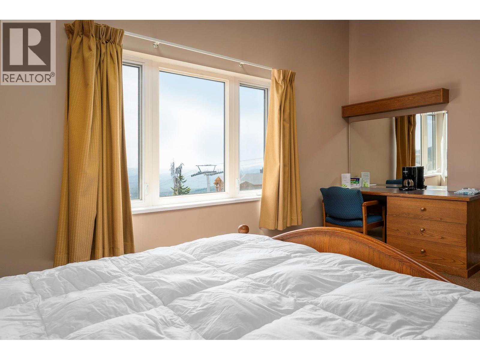 5275 Big White Road Unit# 212, Big White, BC - Indoor Photo Showing Bedroom