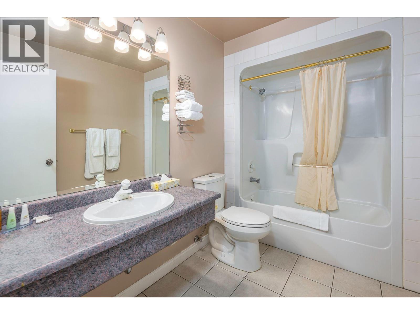 5275 Big White Road Unit# 212, Big White, BC - Indoor Photo Showing Bathroom