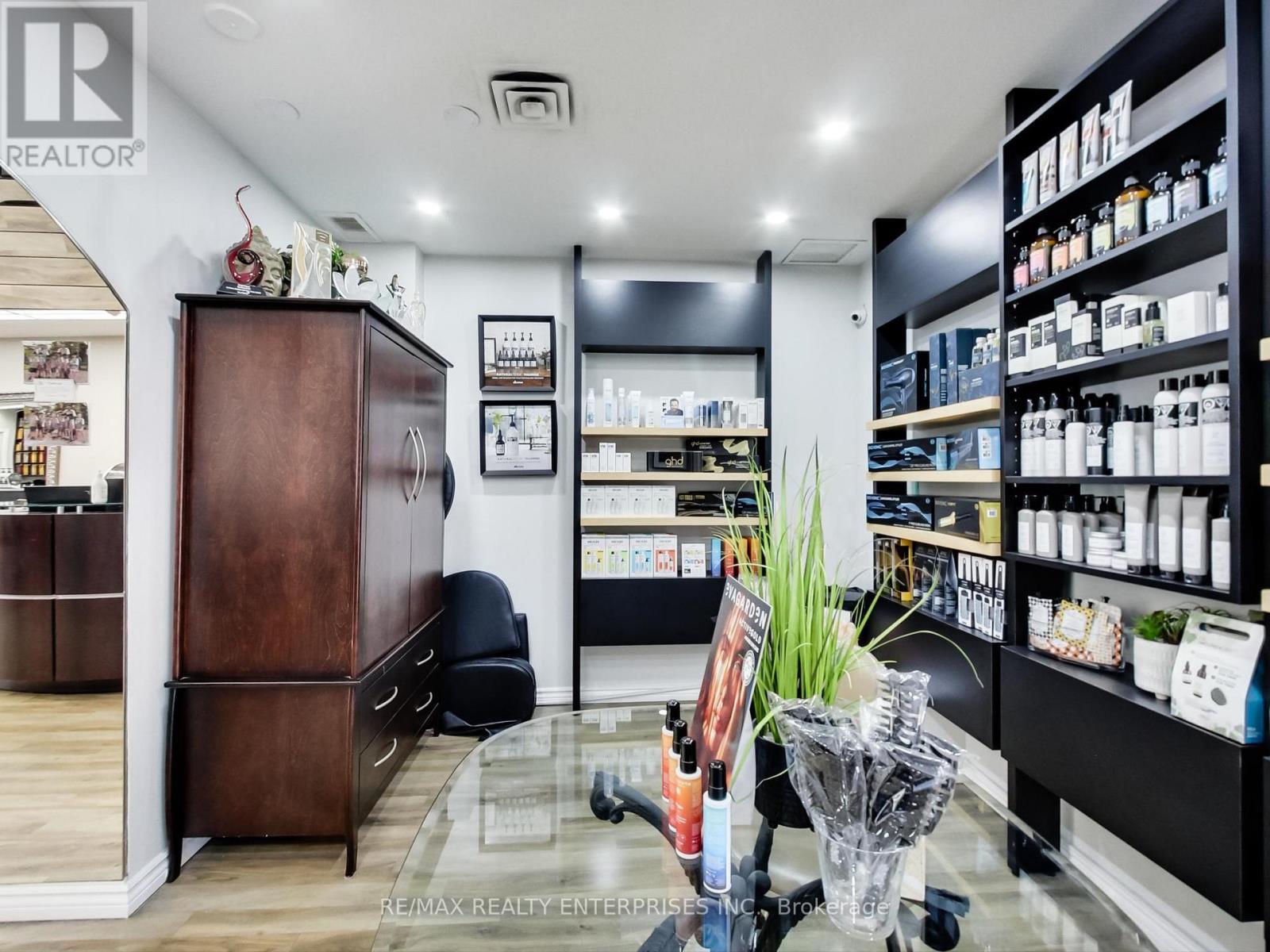 1735 Lakeshore Road W, Mississauga, ON