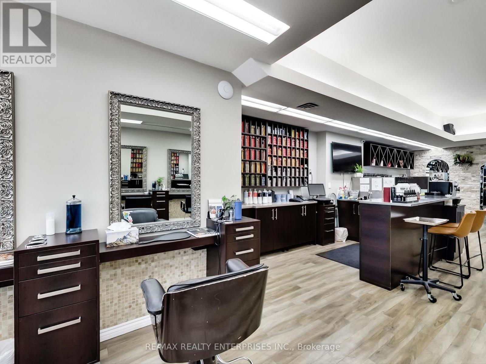 1735 Lakeshore Road W, Mississauga, ON