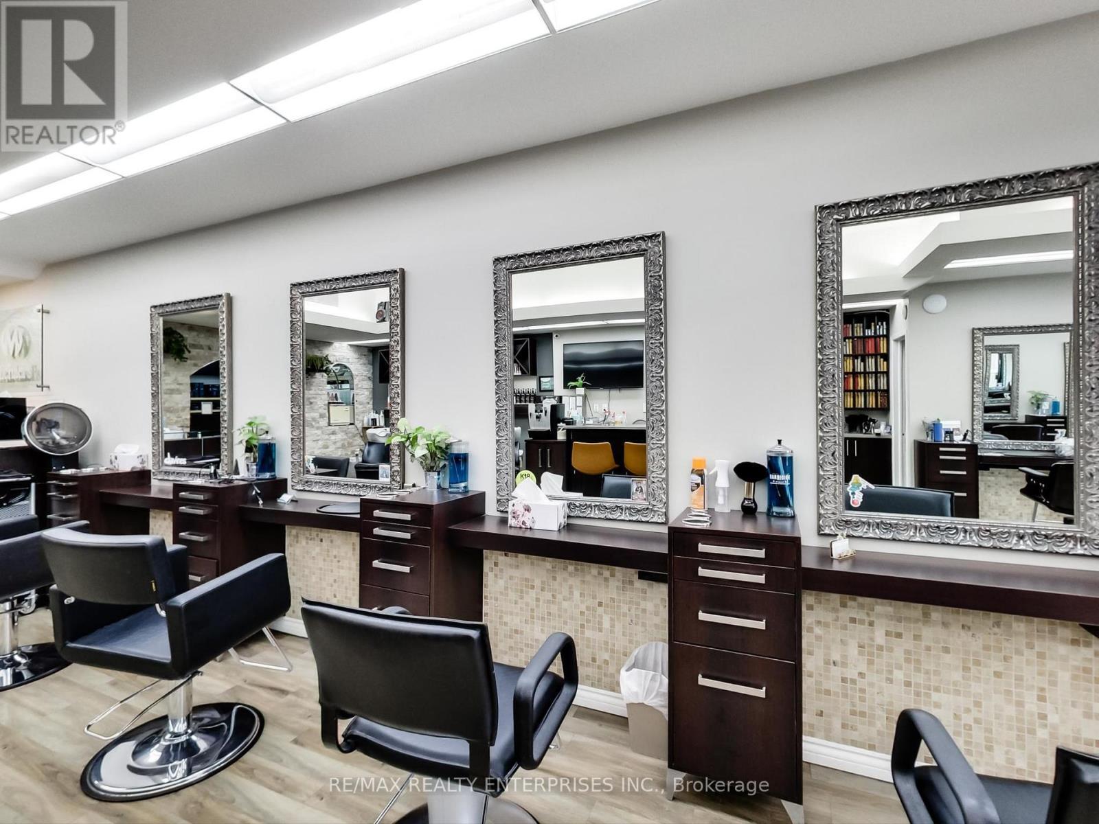 1735 Lakeshore Road W, Mississauga, ON