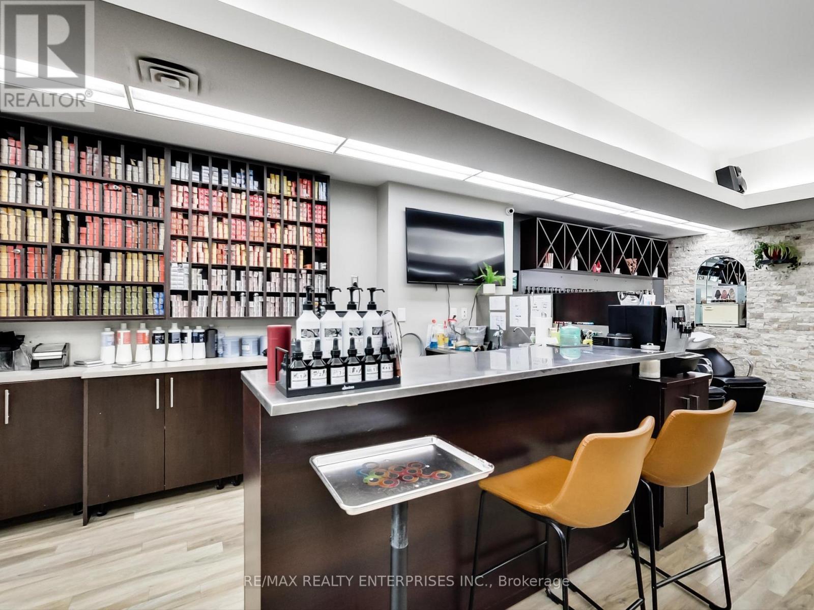 1735 Lakeshore Road W, Mississauga, ON