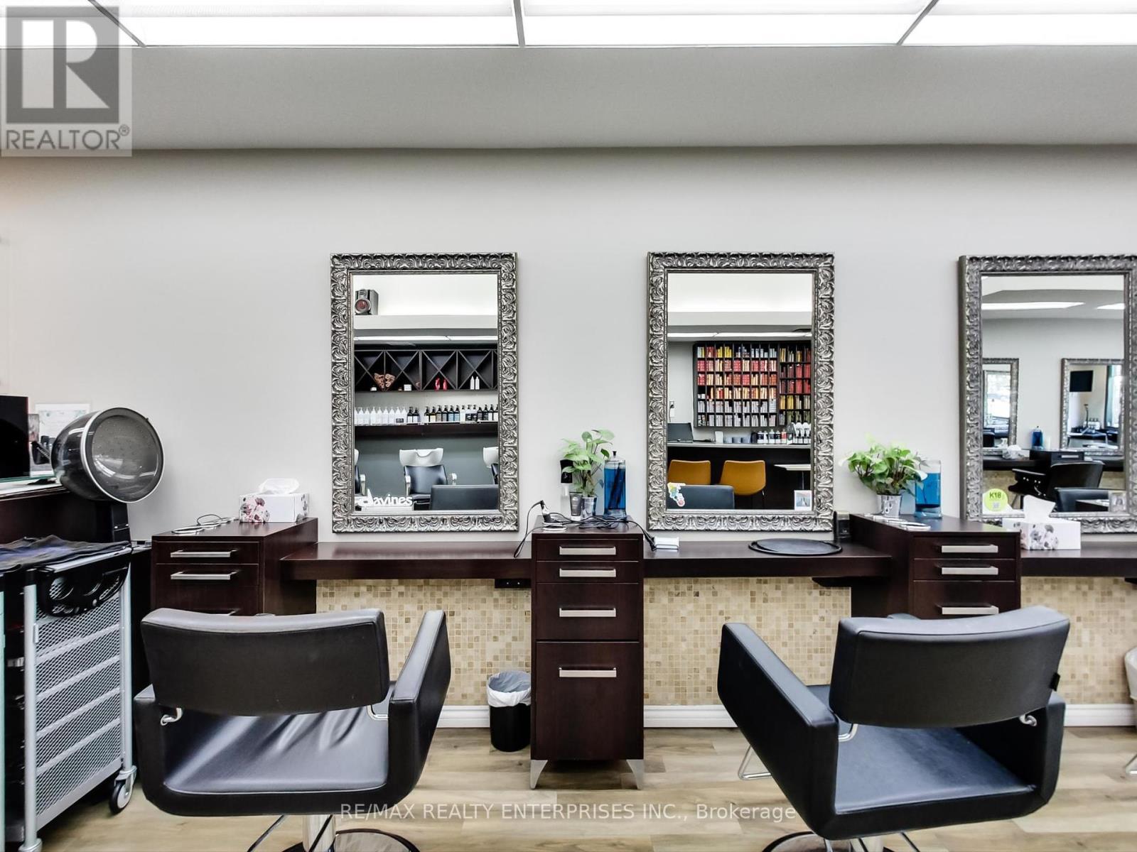 1735 Lakeshore Road W, Mississauga, ON