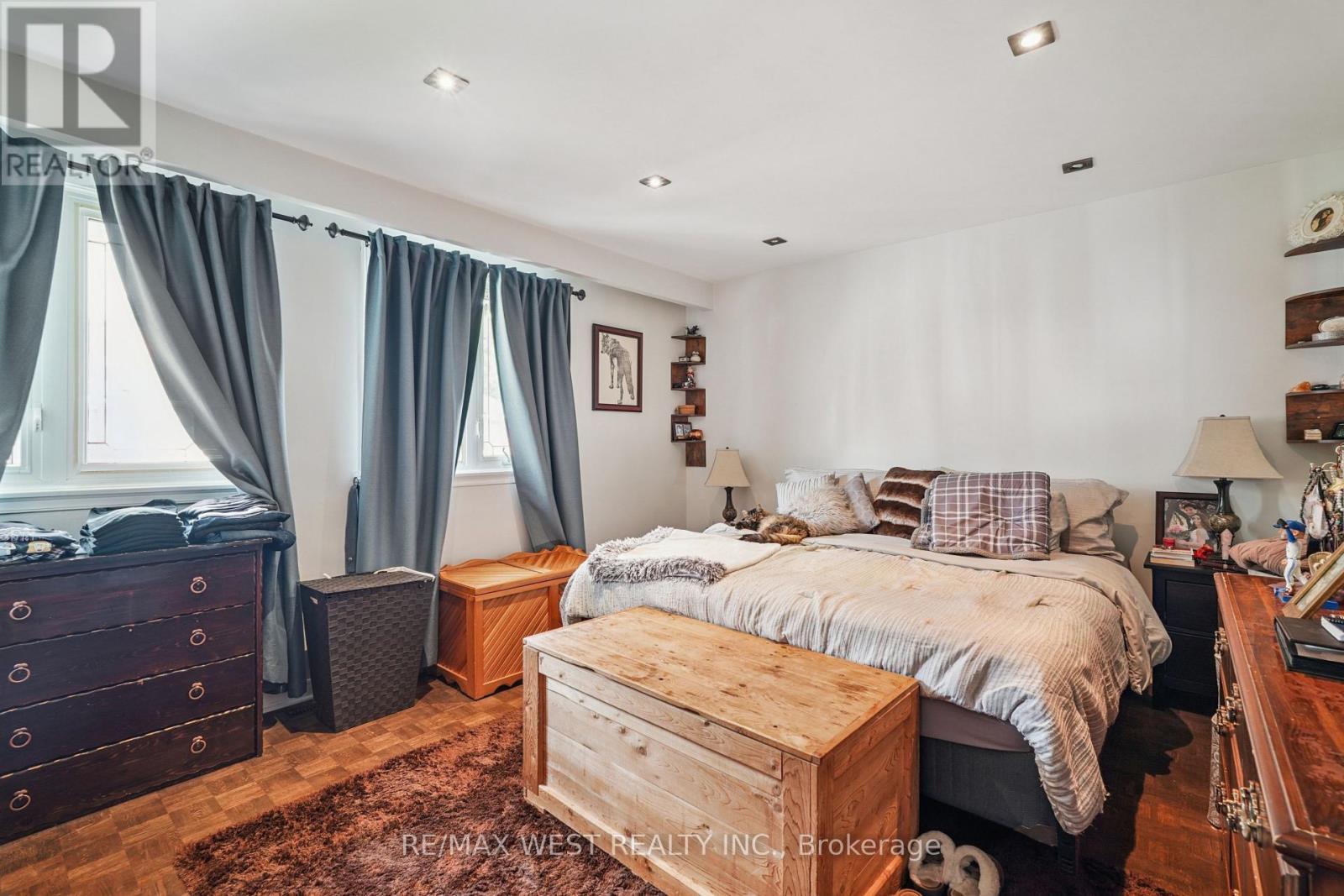 2 - 52 Old Burnhamthorpe Road, Toronto, ON - Indoor Photo Showing Bedroom