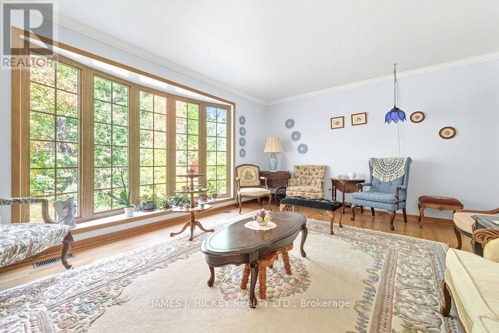 116 Frontenac Crescent, Deep River, ON - Indoor Photo Showing Living Room