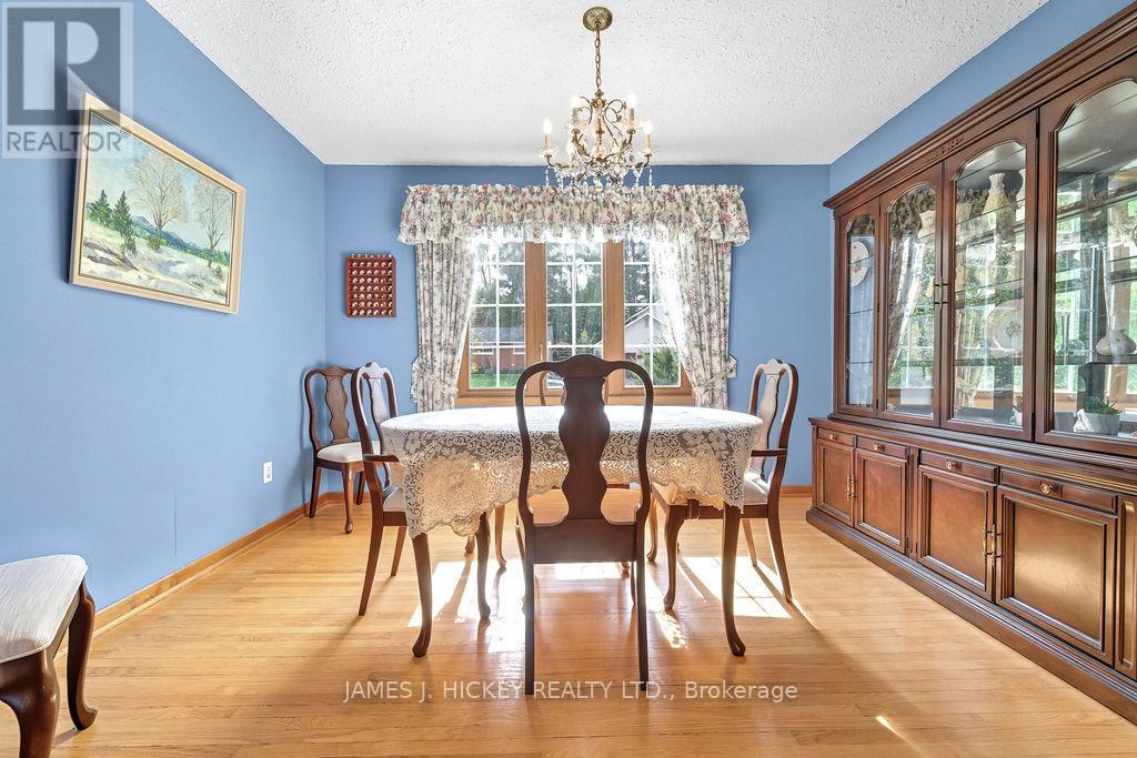 116 Frontenac Crescent, Deep River, ON - Indoor Photo Showing Dining Room