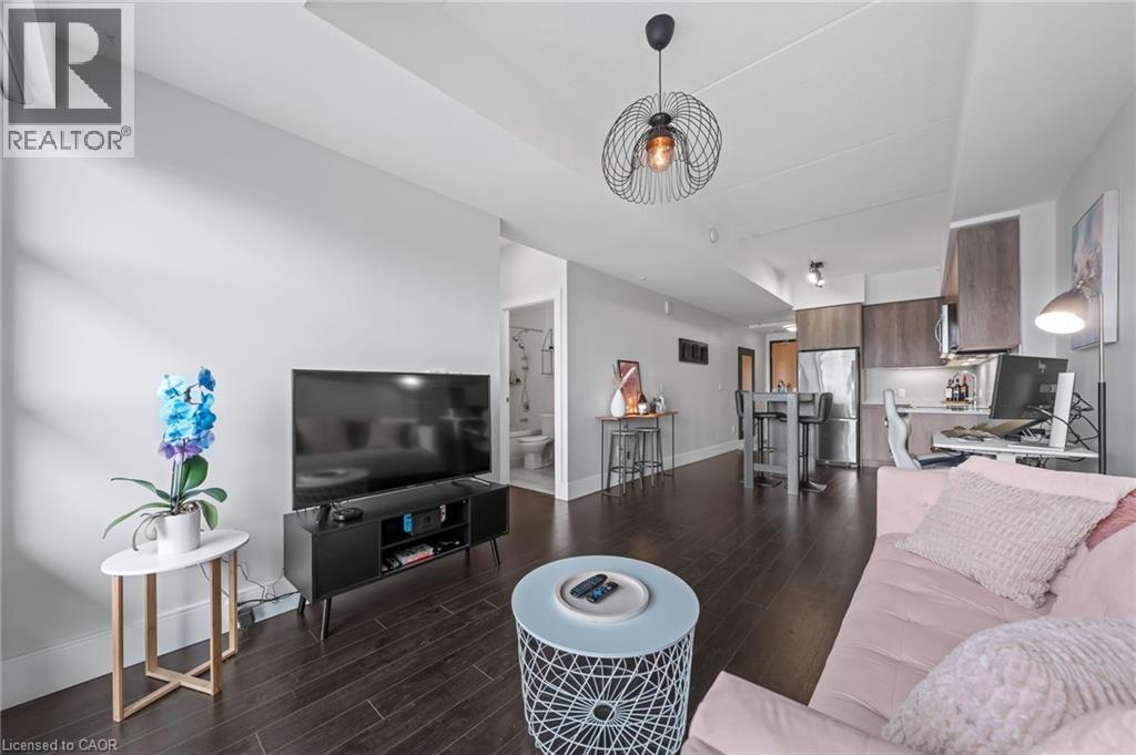 15 Prince Albert Boulevard Unit# 503, Kitchener, ON - Indoor Photo Showing Living Room