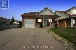 35 SUMMERS DRIVE Thorold (Confederation Heights), ON L2V 4Z9