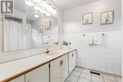 Main Upper Bath is 4 piece -