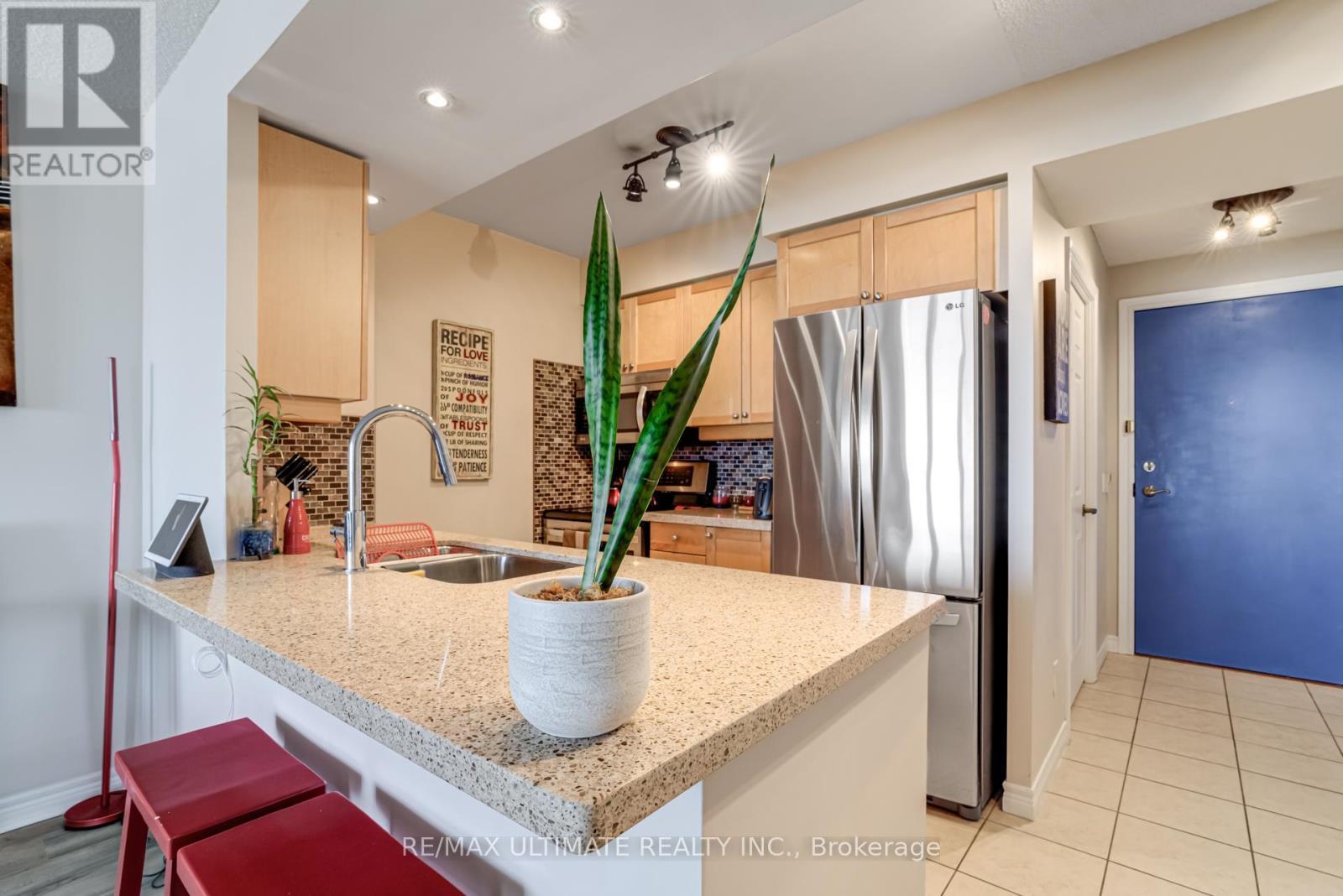 2202 - 710 Humberwood Boulevard, Toronto, ON - Indoor Photo Showing Kitchen