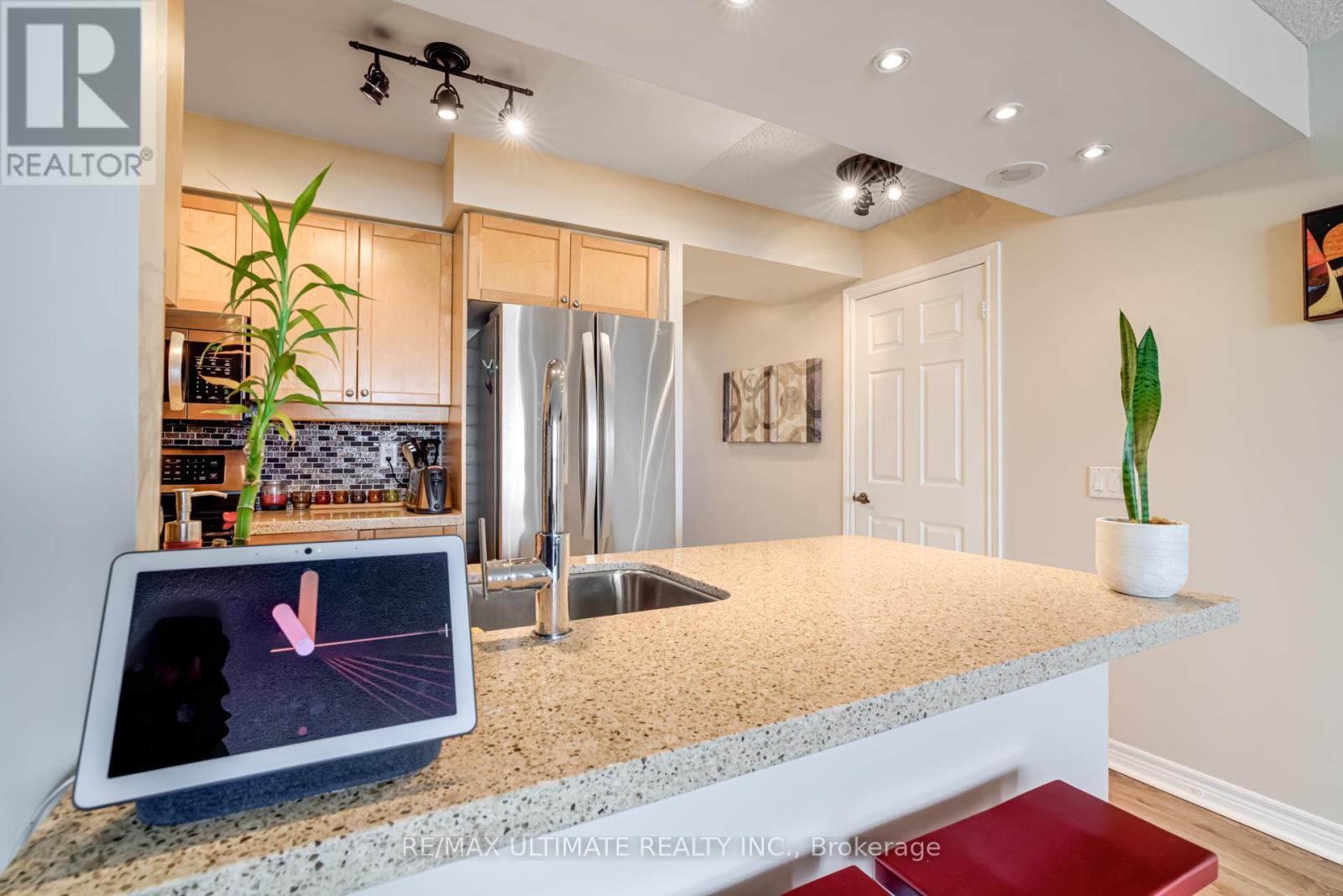 2202 - 710 Humberwood Boulevard, Toronto, ON - Indoor Photo Showing Kitchen