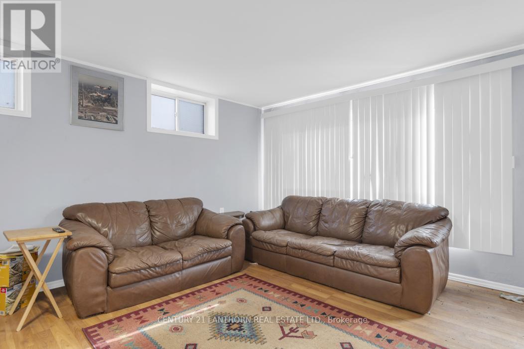 93 Tannery Road, Madoc, ON - Indoor Photo Showing Living Room