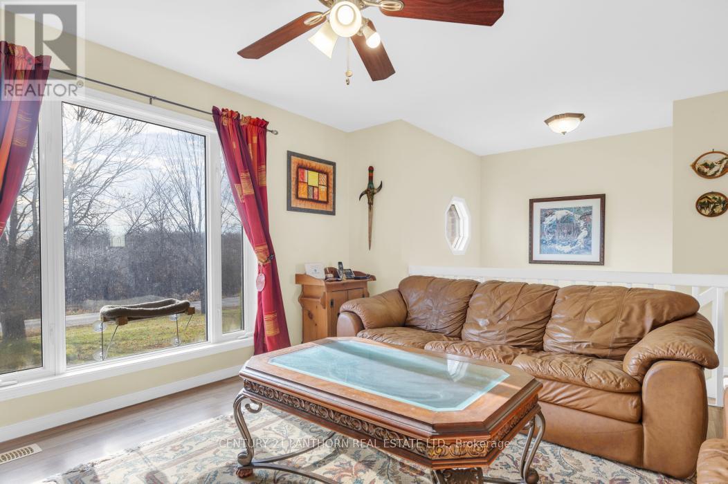 93 Tannery Road, Madoc, ON - Indoor Photo Showing Living Room