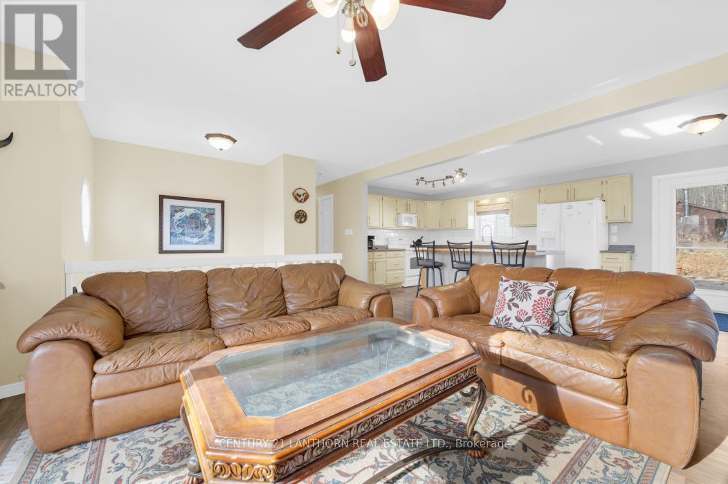 93 Tannery Road, Madoc, ON - Indoor Photo Showing Living Room