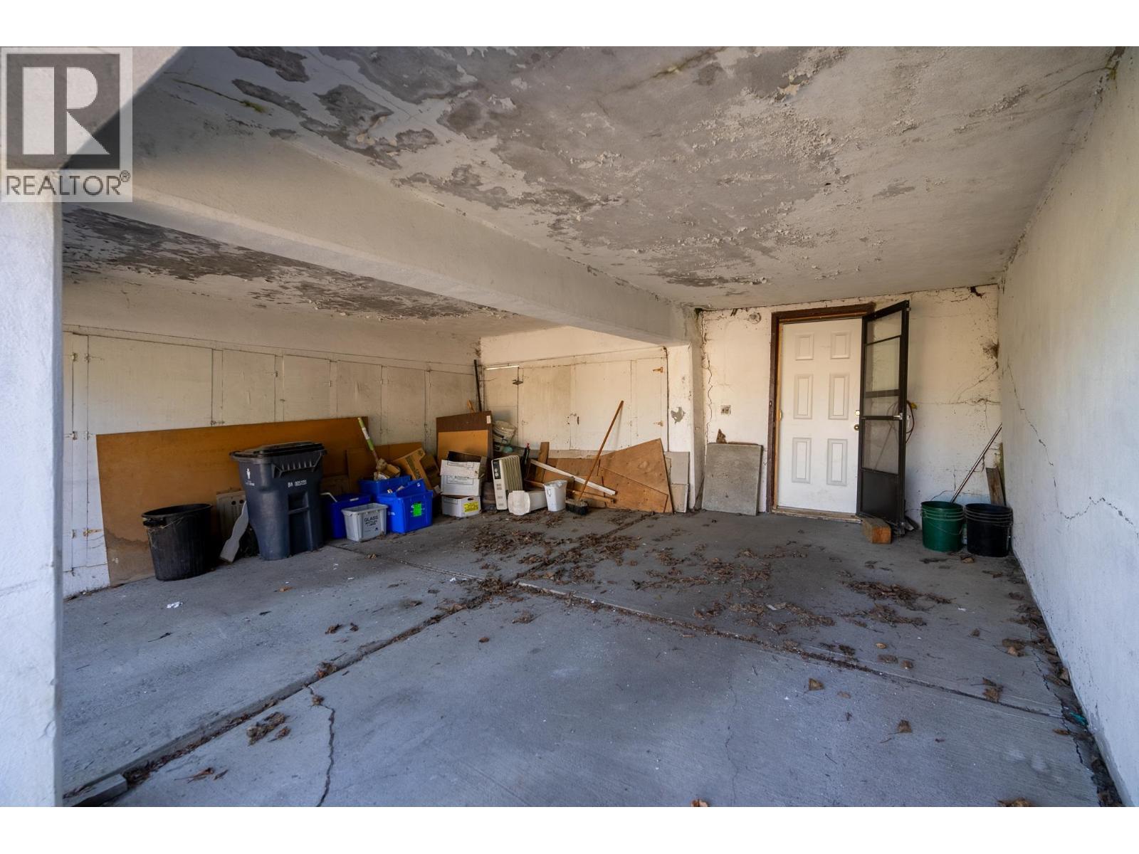 2843 Gogolin Road, Prince George, BC - Indoor Photo Showing Garage