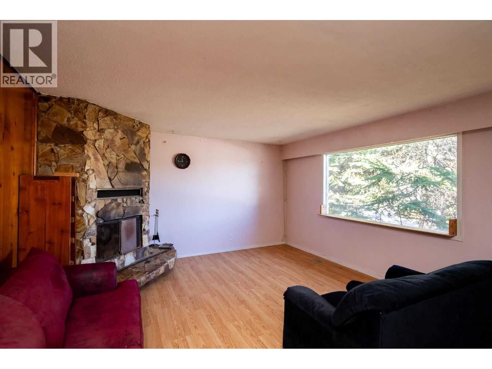 2843 Gogolin Road, Prince George, BC - Indoor Photo Showing Living Room With Fireplace