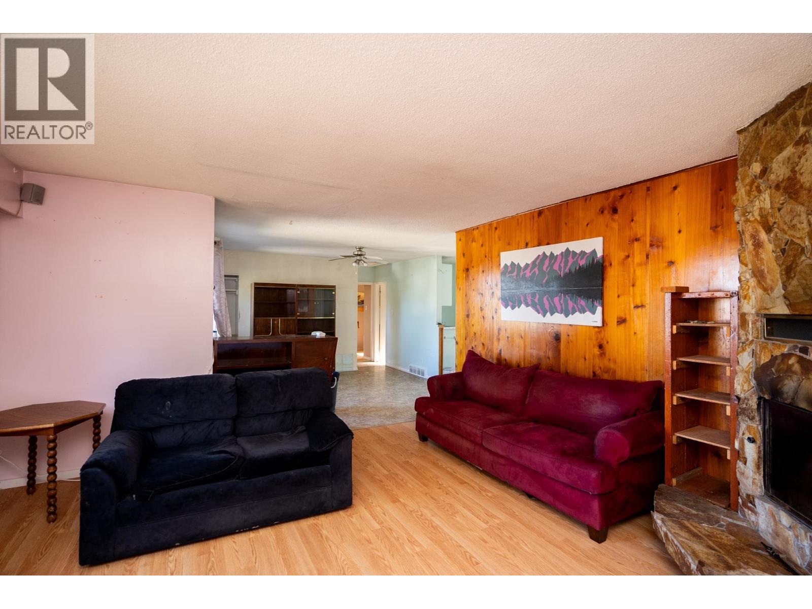 2843 Gogolin Road, Prince George, BC - Indoor Photo Showing Living Room