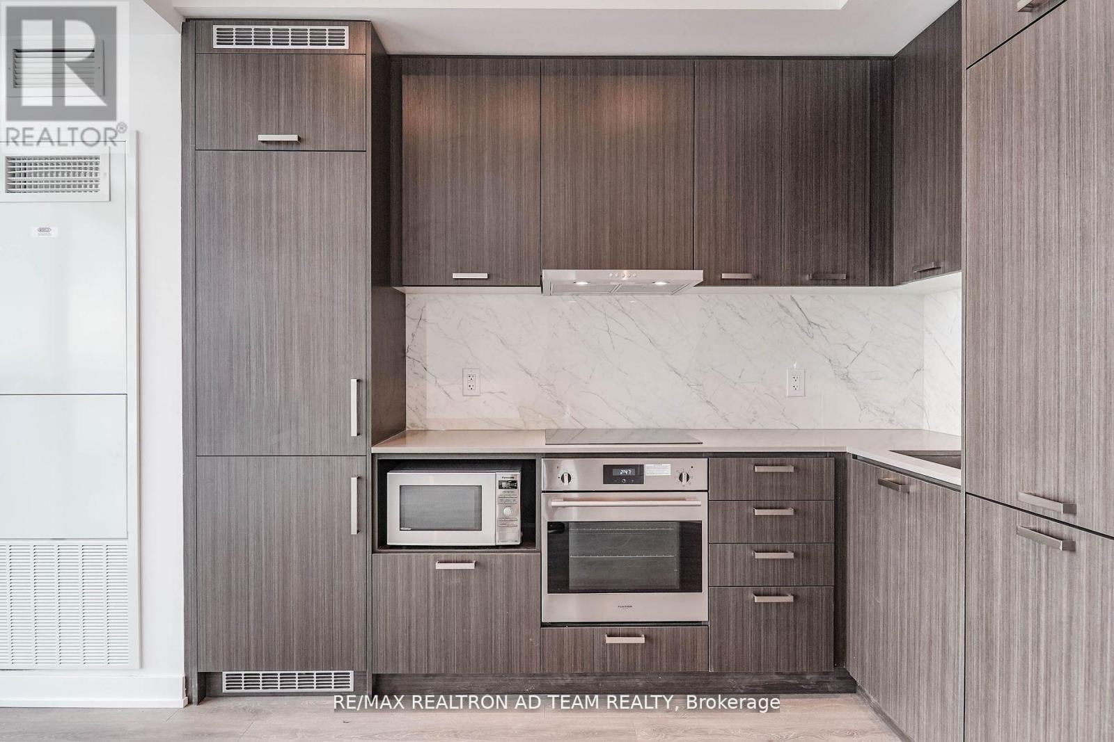 2003 - 38 Honeycrisp Crescent, Vaughan, ON - Indoor