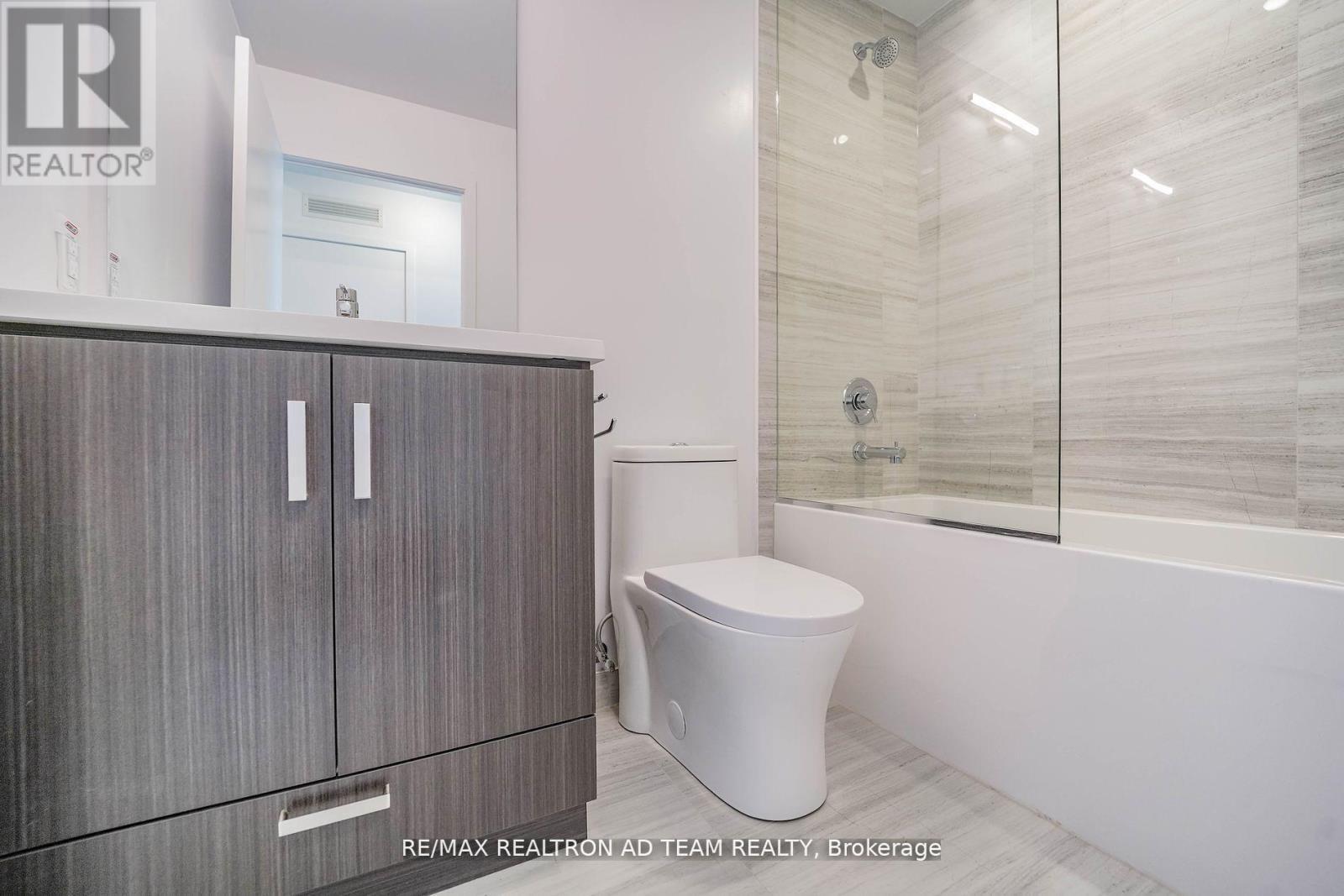 2003 - 38 Honeycrisp Crescent, Vaughan, ON - Indoor Photo Showing Bathroom