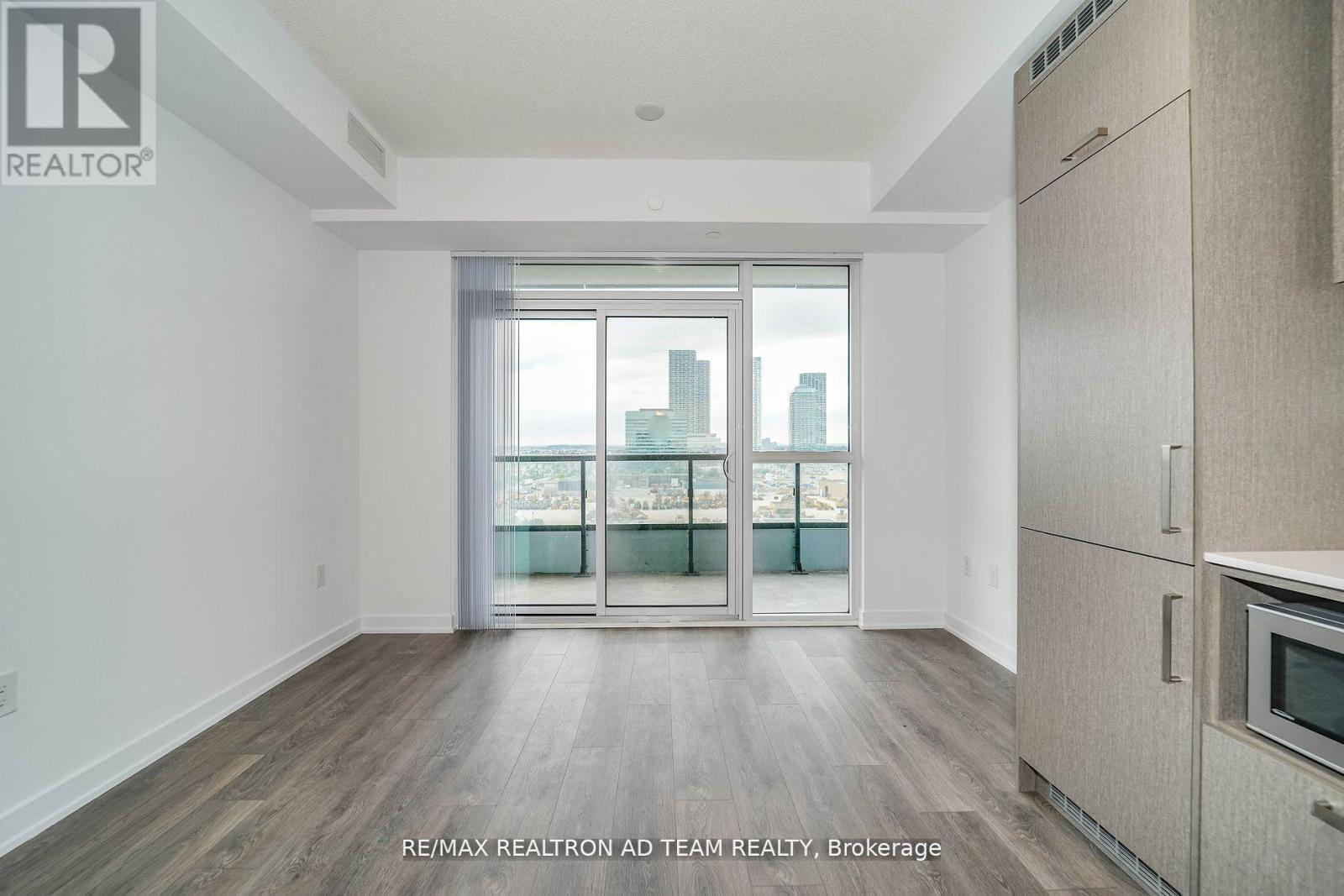 1017 - 38 Honeycrisp Crescent, Vaughan, ON - Indoor Photo Showing Other Room